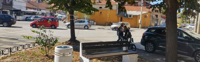 Za 26 klupa, 26 kanti i 2 stalka za bicikle Leskovac platio 2,1 milion dinara