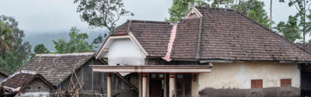 Индонезија: Планинари и становници евакуисани  након ерупције Семеруа