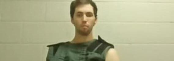 UBICA ČARLIJA KIRKA SE SMEJAO U SUDU: Osumnjičeni se prvi put uživo pojavio u sudnici, cerekao se sa advokatima