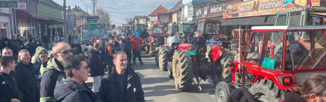 Poljoprivrednici treći dan u blokadi Ibarske magistrale: „Mi od saopštenja ne živimo, tražimo da se zahtevi ispune“