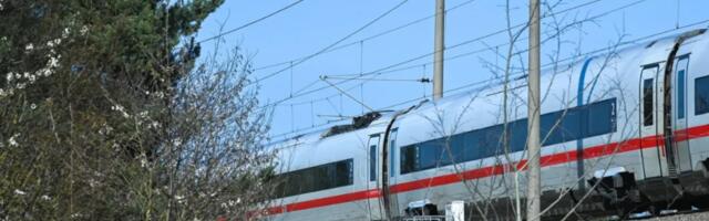 550 putnika u sauni na šinama: Električni kablovi pali na voz u Nemačkoj