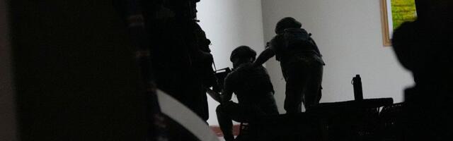 SENATOR U BEKSTVU! Ozloglašeni Dela Rosa optužen za 32 ubistva ispario usred pucnjave u parlamentu Filipina