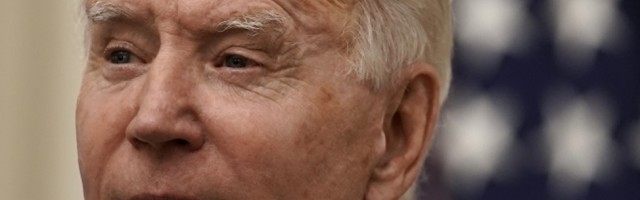 Pada avion, Bajden u njemu...