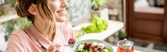 7 pravila anti-age ishrane: šta jesti da biste ostali mladi