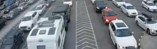 Velika zaplena dragocenosti na graničnom prelazu Gradina: Carinici u limenoj kutiji pronašli neverovatne stvari