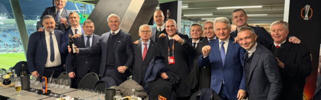 ZVEZDAN TERZIĆ TRADICIONALNO OTVORIO ŠAMPANJAC: Osmesi na licima čelnih ljudi Zvezde posle trijumfa nad Šturmom