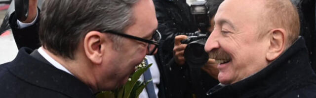 Alijev stigao u Srbiju: Predsednik Vučić dočekao na aerodromu predsednika Azerbejdžana
