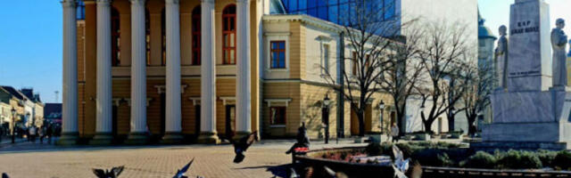 Подиже се завеса у Народном позоришту у Суботици