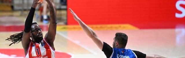 "Isprašio bih ti gu*icu, čoveče!" Džon Braun je imao kratku epizodu u Zvezdi, ali i dalje pamti sukob s navijačima Partizana: Skočiću u publiku, biće film! /VIDEO/