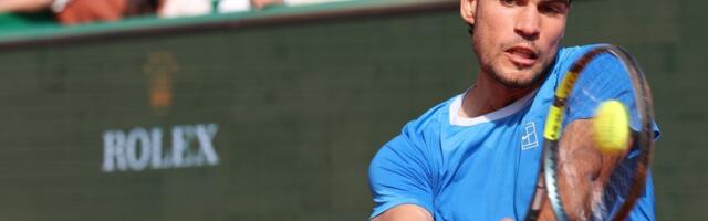 Alkaraz dva dana nakon poraza u finalu Monte Karla izašao na teren i pobedio, ali doživeo povredu