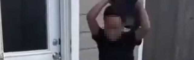 Snimak kažnjavanja dečaka usijao mreže: Majka ga naterala da uništi gejming konzolu - OVO je razlog