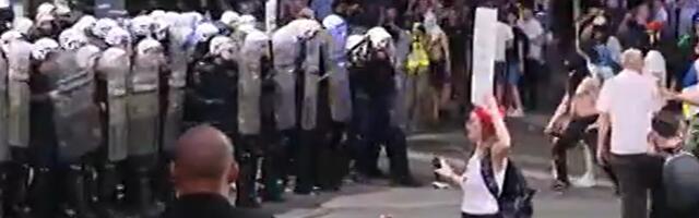 Incidenti u centru Beograda: Tuče i pirotehnika nakon završetka protesta