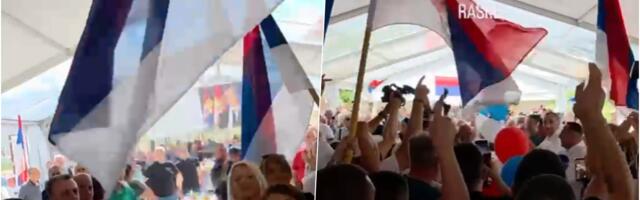 REKA LJUDI U RVATIMA KOD RAŠKE! Veliko narodno veselje okupilo građane: Poslata jasna poruka - Srbija pobeđuje! (VIDEO)