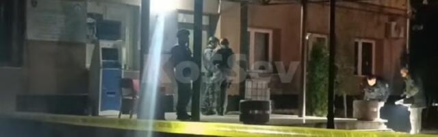 Jaka detonacija kod Opštine Zvečan: Bačena eksplozivna naprava (VIDEO)