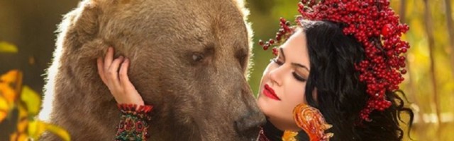 Ruski smeđi medved: "Maza" koja uživa u fotkanju (FOTO)