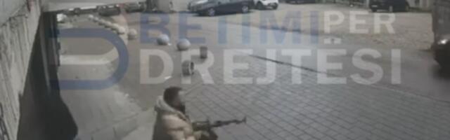 UZNEMIRUJUĆE: KRVNA OSVETA ISPRED SUDA U PEĆI -Izrešetani u džipu, policija uhapsila napadača! (VIDEO)