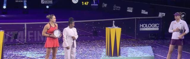 ŽENA SA STAVOM, RIBAKINA OHLADILA DIREKTORKU WTA: Terorišu joj trenera, sada napravila potez o kom će se pričati!