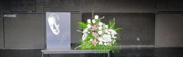 Minutom ćutanja počela komemoracija povodom smrti Zorana Đorđevića u Beogradskom dramskom pozorištu