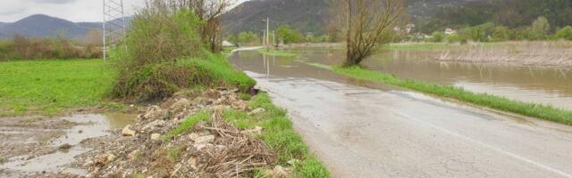 Izlila se reka kod ovog grada: Obilne padavine povisille vodstaj na vodotokovima i napunile kanale za odvod