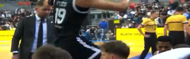 "Jesi ti dečko normalan? 'Ajde u p***u materinu!" Lakić nije mogao da podnese debakl, pobesneo na tajm-autu, a Penjaroja... /VIDEO/