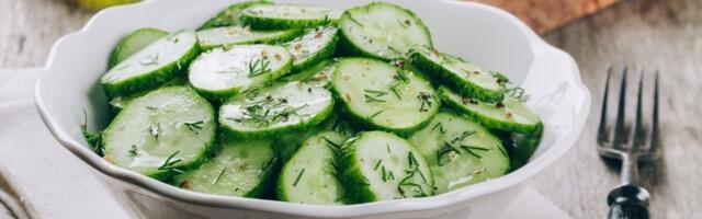 Salata od krastavca kao iz kafane: 1 sastojak menja sve, a skoro niko ga ne dodaje