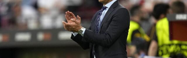 SADA JE I ZVANIČNO! Van Bronhorst novi trener Fejenorda