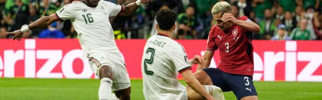 Meksiko se poigravao sa Češkom – Očoa ušao u istoriju i stao uz Mesija i Ronalda! (VIDEO)