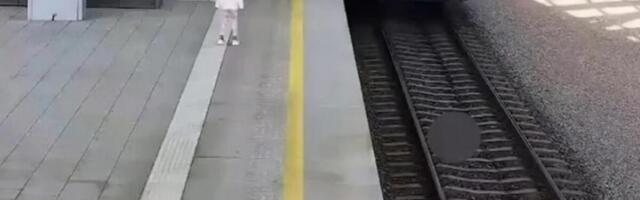 Devojčica trči za vozom i plače: Kamere snimile potresnu scenu, otkrivena istina lomi i najtvrđa srca (VIDEO)