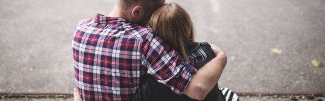 PROVERENI SAVETI FBI AGENTA: Ovo su sigurni ZNACI da vas partner VARA!