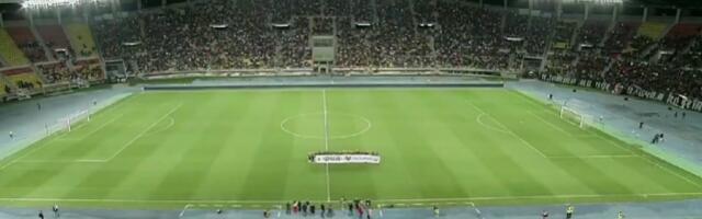 MUK NA STADIONU, UTAKMICA ZA PORODICE STRADALIH: Scene u Skoplju teraju suze na oči! (VIDEO)