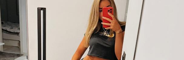 UDAJE SE "ZVEZDA GRANDA"! Pevačica se pohvalila detaljima prosidbe - Na ruci sija dijamantski prsten, po sobi latice ruža (FOTO)