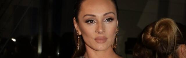 ''Išamarala bih staru Anabelu'': Pevačica očajna zbog grešaka iz prošlosti