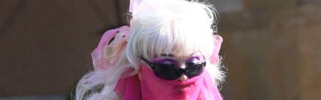 Zovu je MISTERIJA MINIĆA, ima 76 godina i lice joj je pojeo botoks: Samo određena grupa ljudi zna za nju