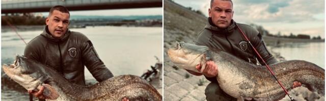 Zver ga ozbiljno provozala, čekao ga je 25 godina: Aleksandar preživeo scenu iz filma i ulovio DUNAVSKU NEMAN