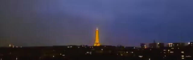 VIDEO Grom pogodio Ajfelov toranj u Parizu