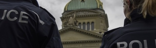 Dedica je platio dve prostitutke, a dan kasnije su otrčale u policiju!