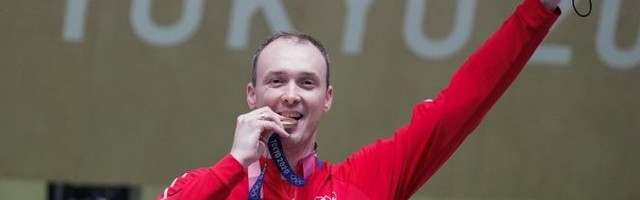 SEBIĆ EMOTIVAN! Medalju posvetio POKOJNOJ BOBANI VELIČKOVIĆ! /FOTO/
