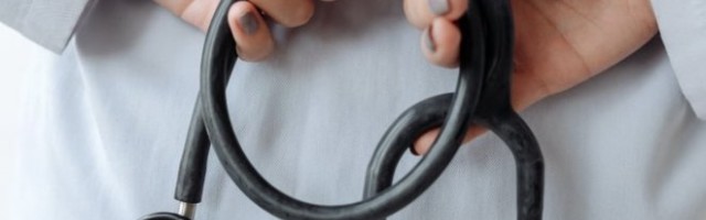 DOKTORKA KOJOJ NIKO NE MOŽE DA ODOLI! Svi je slušaju i jedva čekaju da ih pregleda!