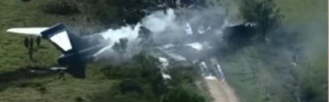 DRAMA U HJUSTONU! Zapalio se avion u kojem je bila 21 osoba! /VIDEO/