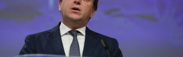 EU PUSTILA MILA NIZ VODU, BRISELU JE VAŽNO SAMO JEDNO! Varhelji na Tviteru poslao nedvosmislenu poruku Crnoj Gori!