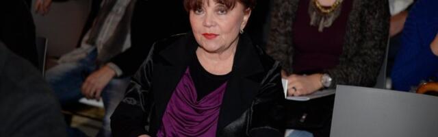 DOBILA NAGRADU ZA ŽIVOTNO DELO, PA OŠURILA PO ESTRADI! Pevačica imenom i prezimenom PROZVALA SVE KOJI SU JE ISKORISTILI!