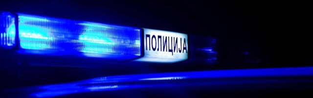 Pijan se posvađao sa sestrom i ocem, počeo da lomi čaše, nastalo krvoproliće