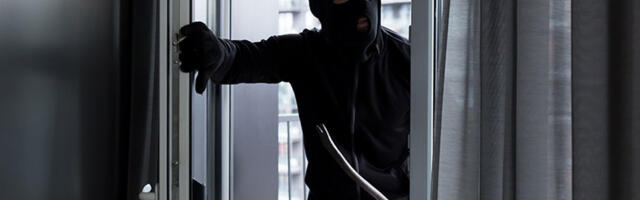 PLJAČKAŠI DEMOLIRALI KUĆU SLAVNE PEVAČICE: Zastrašujuće scene teraju JEZU U KOSTI, uništen je čak i grob!