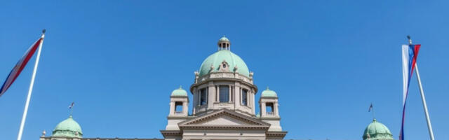 BLOKADERSKI TUŽILAC "DOBIO NERVNI SLOM": Mrdić predao set pravosudnih zakona u Skupštinu