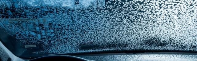 Savet zlata vredan: Zaleđeno staklo ČISTI U TRENU - ljudi oduševljeni (VIDEO)