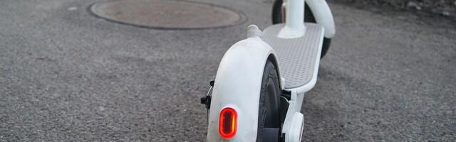 Agencija za bezbednost saobraćaja apelovala na roditelje i škole: Pazite na decu na e-trotinetima