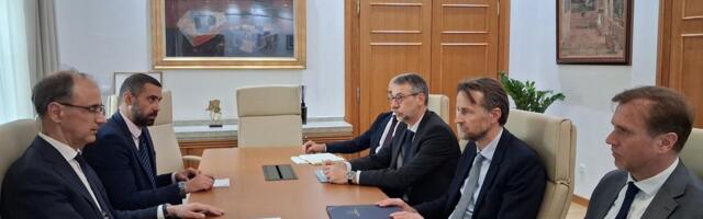 Serbian PM Macut holds urgent meeting with head of EU Delegation to Serbia