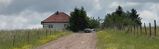 LEKAR DANIJEL ČUVAO PLAC ZA DECU 30 GODINA, A ONDA ŠOK: Obišao zemlju i video tuđu kuću: KAKO SU GA SAMO PREVARILI!