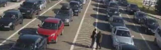 Na Horgošu nema skoro nikog, evo kako je na Gradini i Preševu: Završena velika smena turista (FOTO)