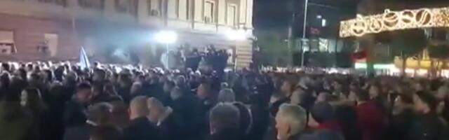 Protest u Tirani protiv Otvorenog Balkana i Vučića, spaljena zastava Srbije